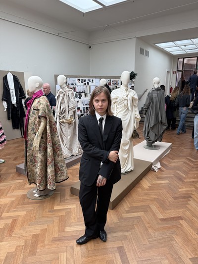 Student Bartosz Borowski in front of his graduation collection. - © System Magazine