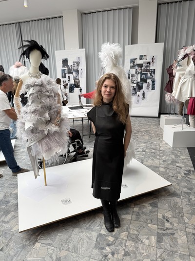 Student Anna Laknar in front of her graduation collection. - © System Magazine
