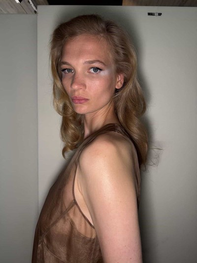 Caitlin Soetendal wears Carven - © System Magazine