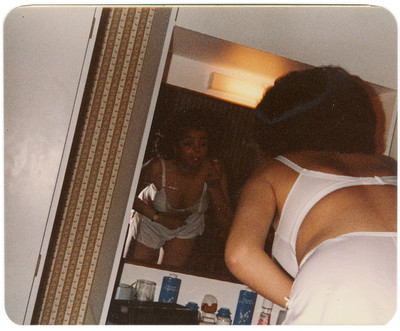 1985. ‘Getting ready for night out.’ - © System Magazine