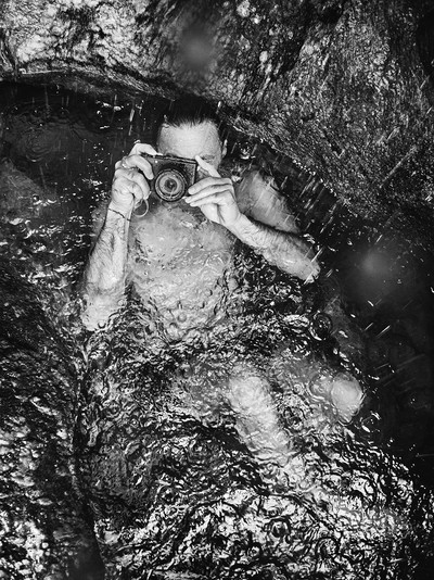 The Sorrentis. - © Mario photographed by Gray.
Mallorca, August 2018.
For La Mer &lsquo;The Edge of the Sea by Sorrenti&rsquo; 2019 campaign., System Magazine