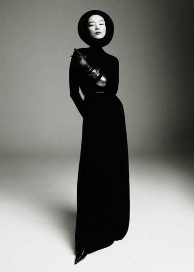 Zhong Lin. - © Dress, gloves, belt and shoes by Tom Ford, headwear by Ala&iuml;a, and bracelet by Zhuchongyun., System Magazine