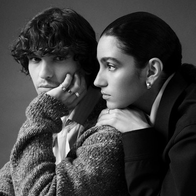 Cartier LOVE Unlimited - © Pablo wears LOVE Unlimited rings and a LOVE ring, classic model.
Nina wears a LOVE Unlimited ring, six diamonds and LOVE hoop earrings, classic model, two diamonds., System Magazine