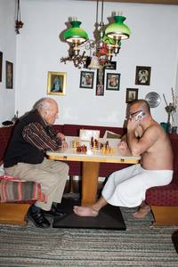 How does he do it? Juergen Teller. - © System Magazine