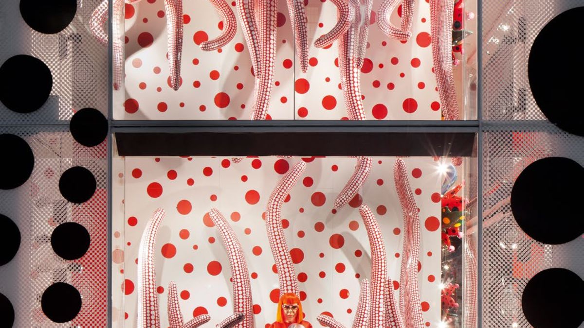 Louis Vuitton Collaborates With Artist Yayoi Kusama - Manhattan Flagship  Store Facade and Window Displays On Fifth Avenue Go Polka Dots