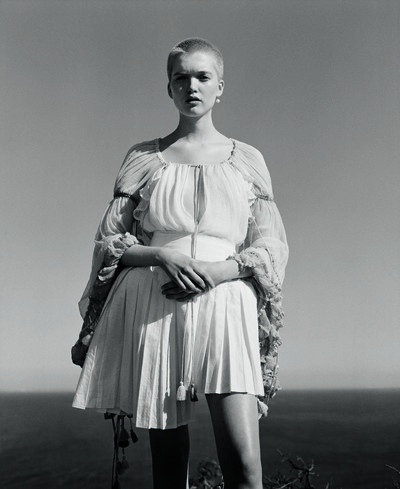 White pleated miniskirt with hip bustle by Julien David
Chiffon frilled top with tassels by Chloé - © System Magazine