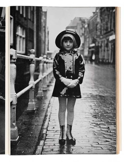 Harper’s Bazaar, August 1966
‘Young Fashions in Holland’: Jose Gerlach
Photograph by Saul Leiter - © System Magazine